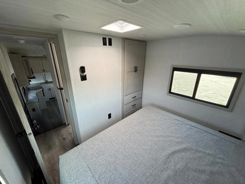 2025 Blackthorn 27 Bh alt