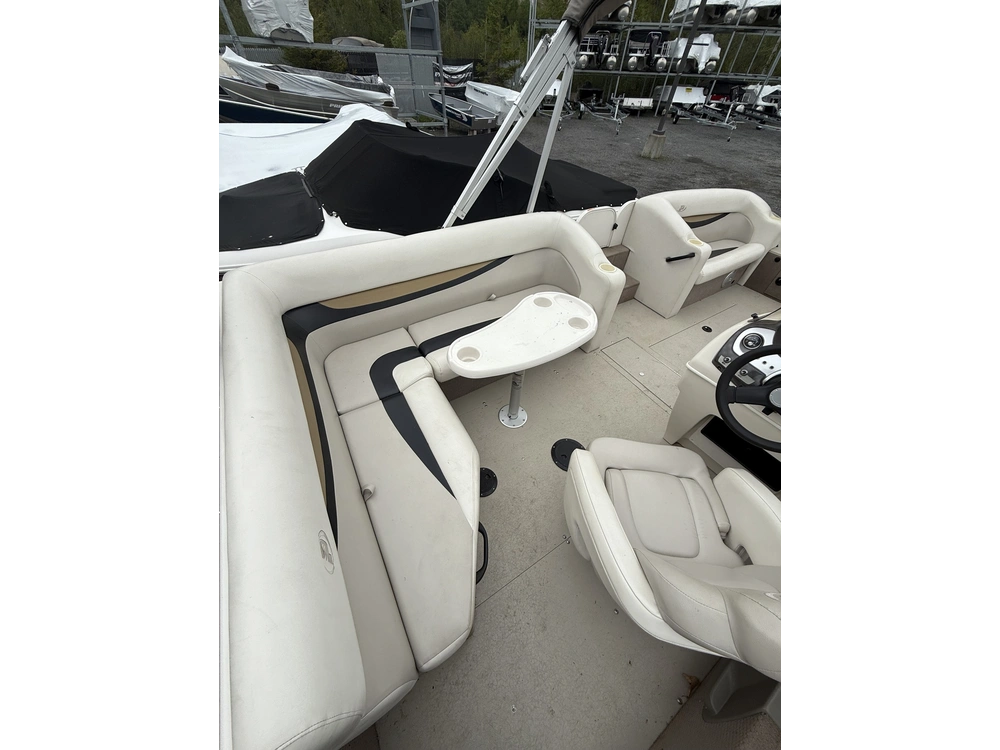 2011 Princecraft Ventura 224 alt