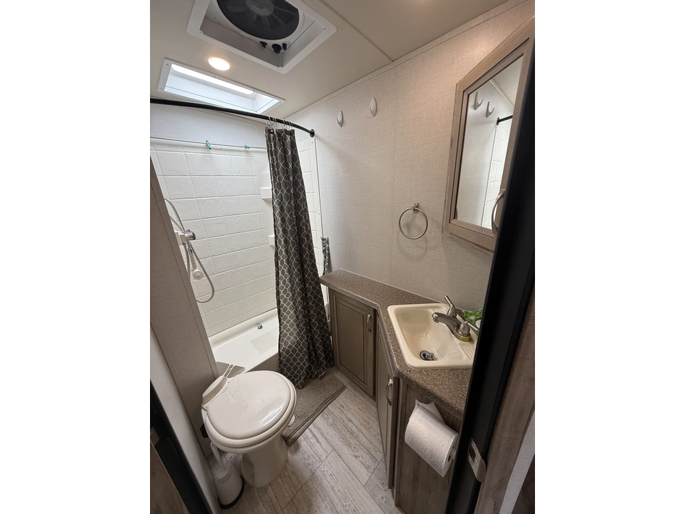 Palomino Solaire 240bhs 2019 alt