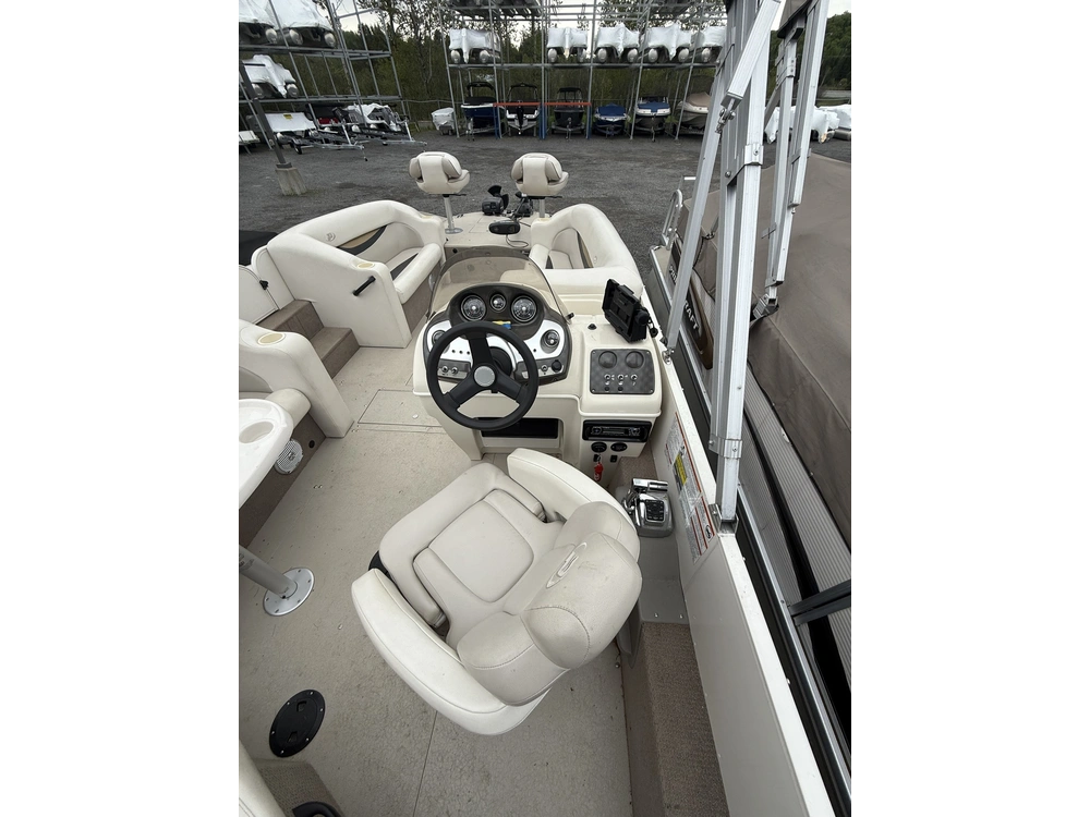 2011 Princecraft Ventura 224 alt