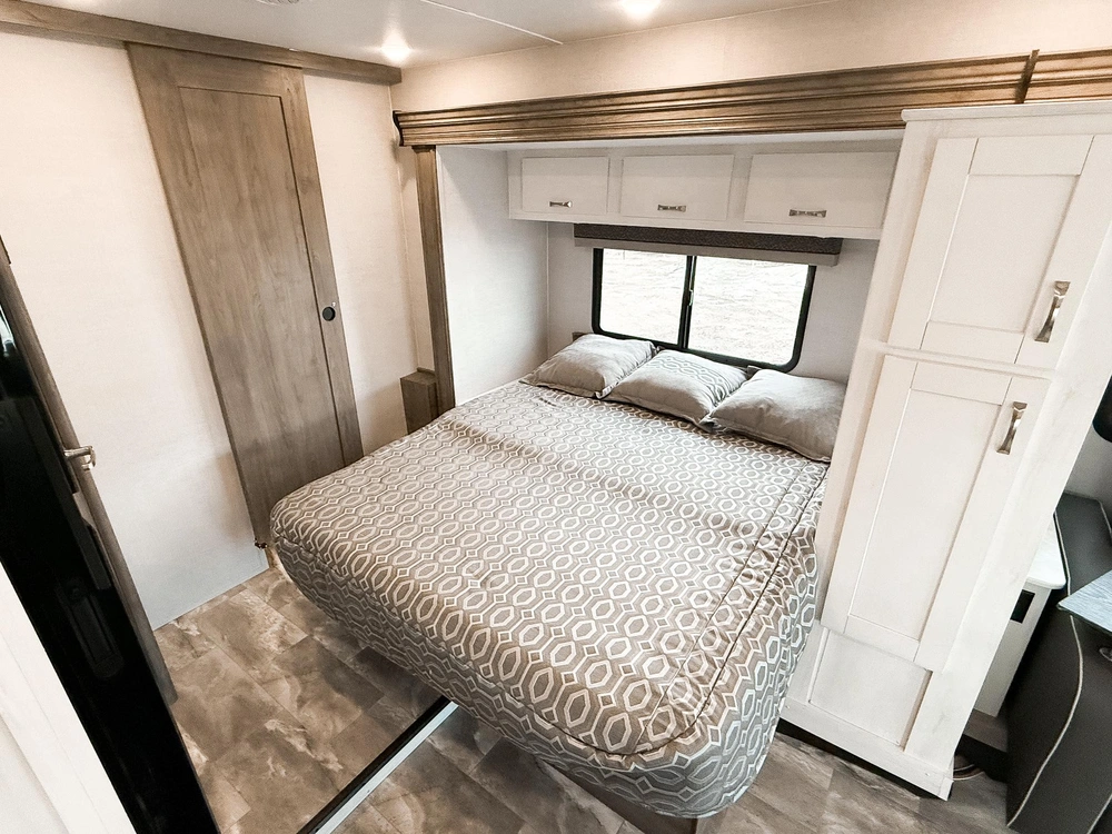 2024 Gulf Stream 6250d Conquest E-450 Super Duty Motorhome alt