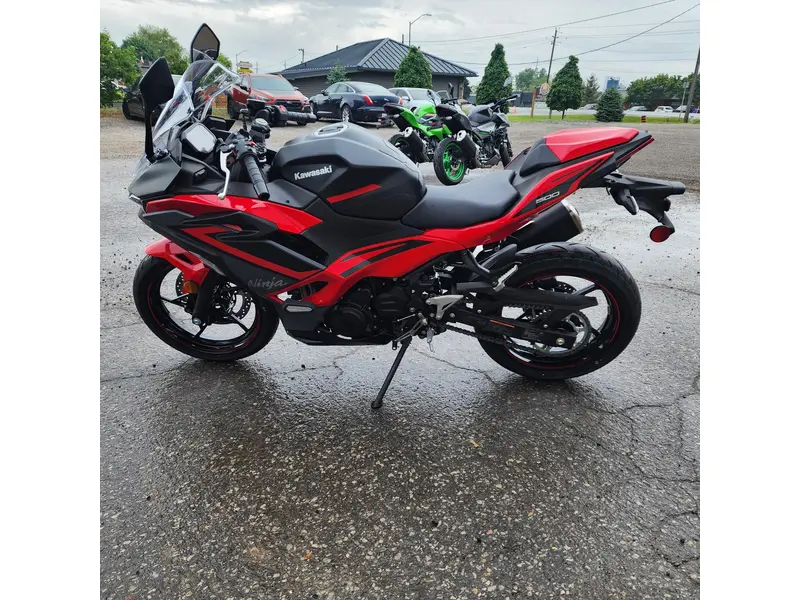 2025 Kawasaki Ninja 500 SE