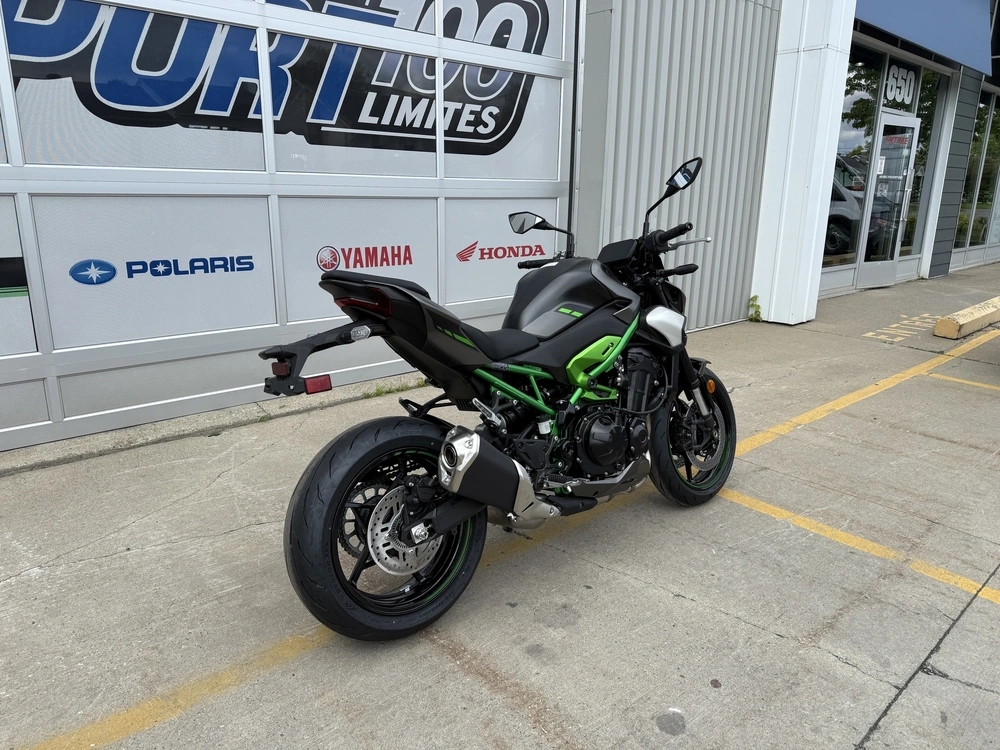2025 Kawasaki Z900 Abs alt