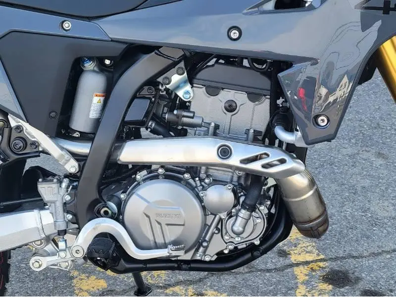 2025 Suzuki DR-Z4S thumbnail 14
