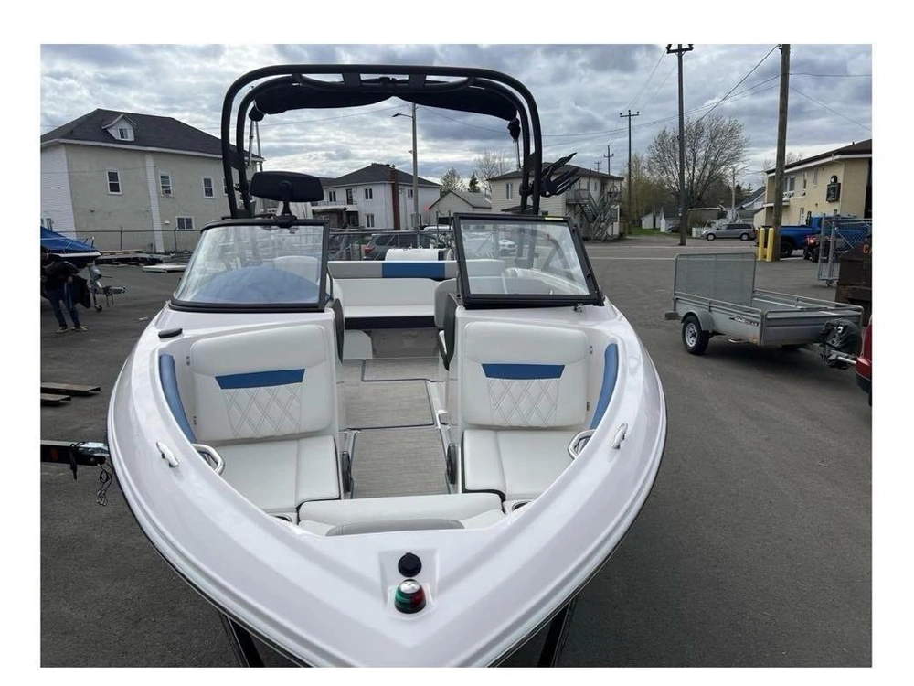 2019 Regal Regal Surf 19 Pieds alt