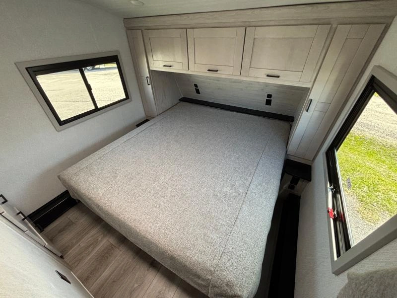 2025 Blackthorn 27 Bh alt