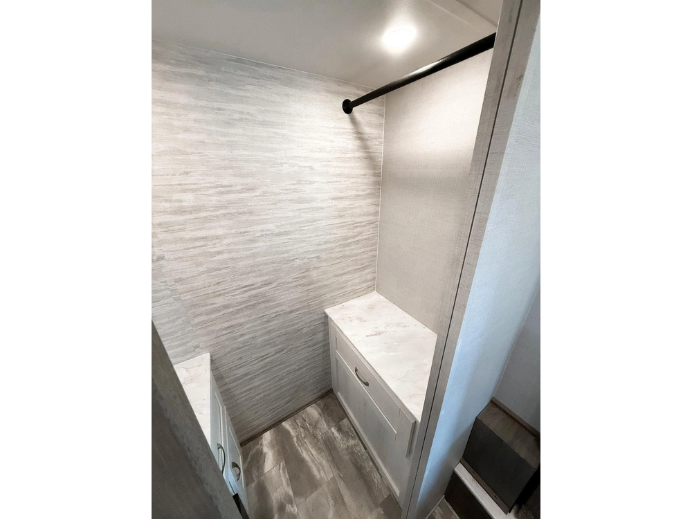 2024 Gulf Stream 6250d Conquest E-450 Super Duty Motorhome alt