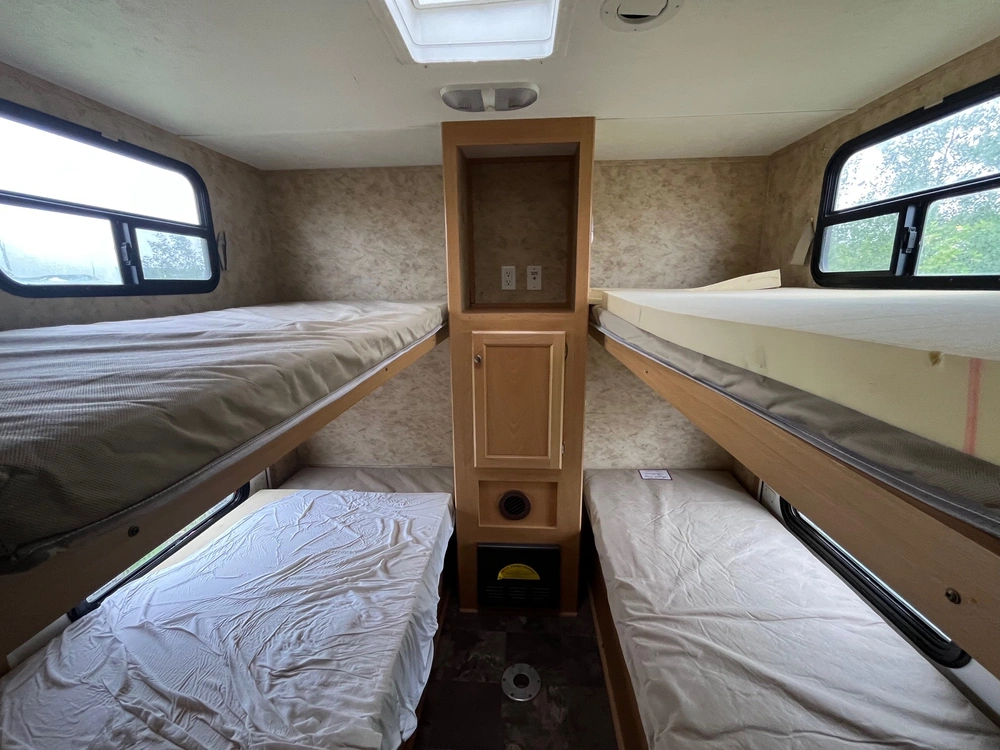 2008 Pilgrim 31fpbhss alt