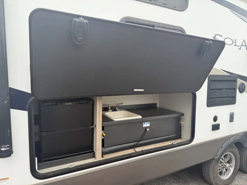 Palomino Solaire 240bhs 2019 alt