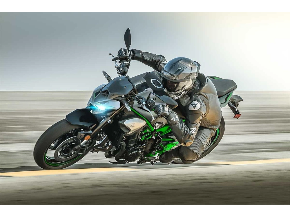 Kawasaki Z900 2025 alt