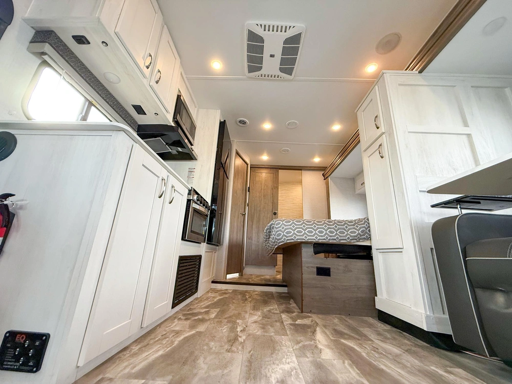 2024 Gulf Stream 6250d Conquest E-450 Super Duty Motorhome alt