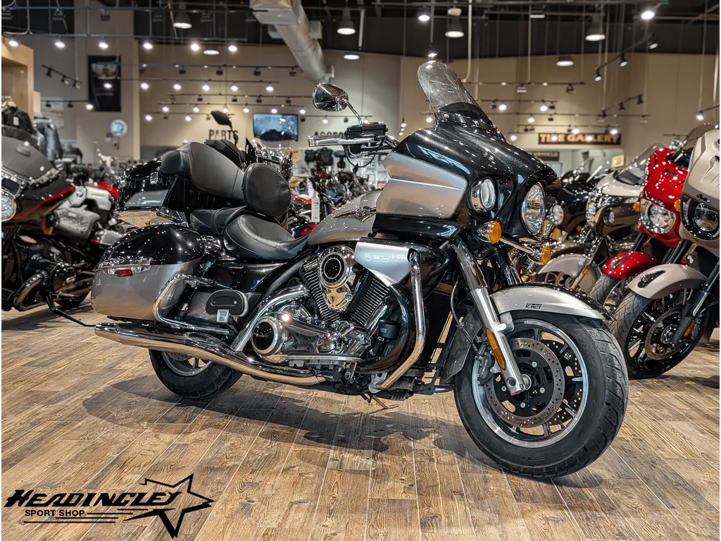 2016 Kawasaki Vulcan 1700 Voyager //  Metallic Phantom Silver/Metallic Spark Black
