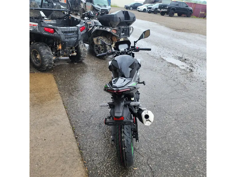 2025 Kawasaki Z500 SE