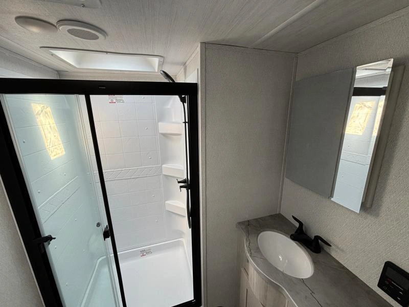 2025 Blackthorn 27 Bh alt