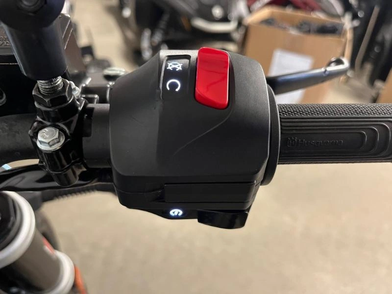 2020 Husqvarna Svartpilen 401 alt