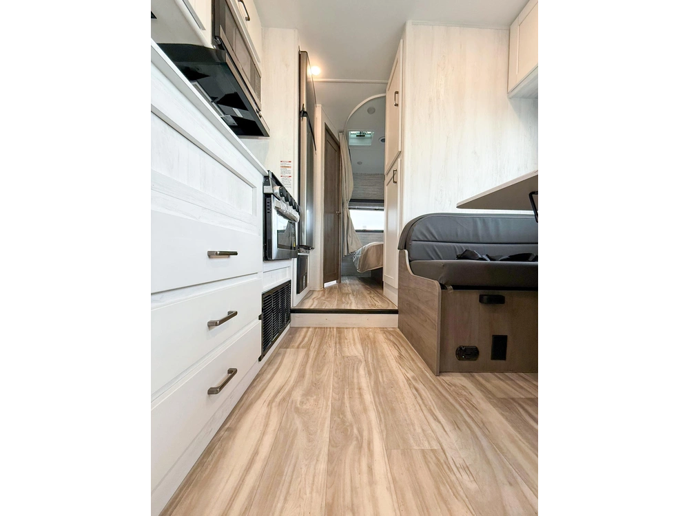 2025 Gulf Stream 6220le Conquest E-350 Super Duty Motorhome alt