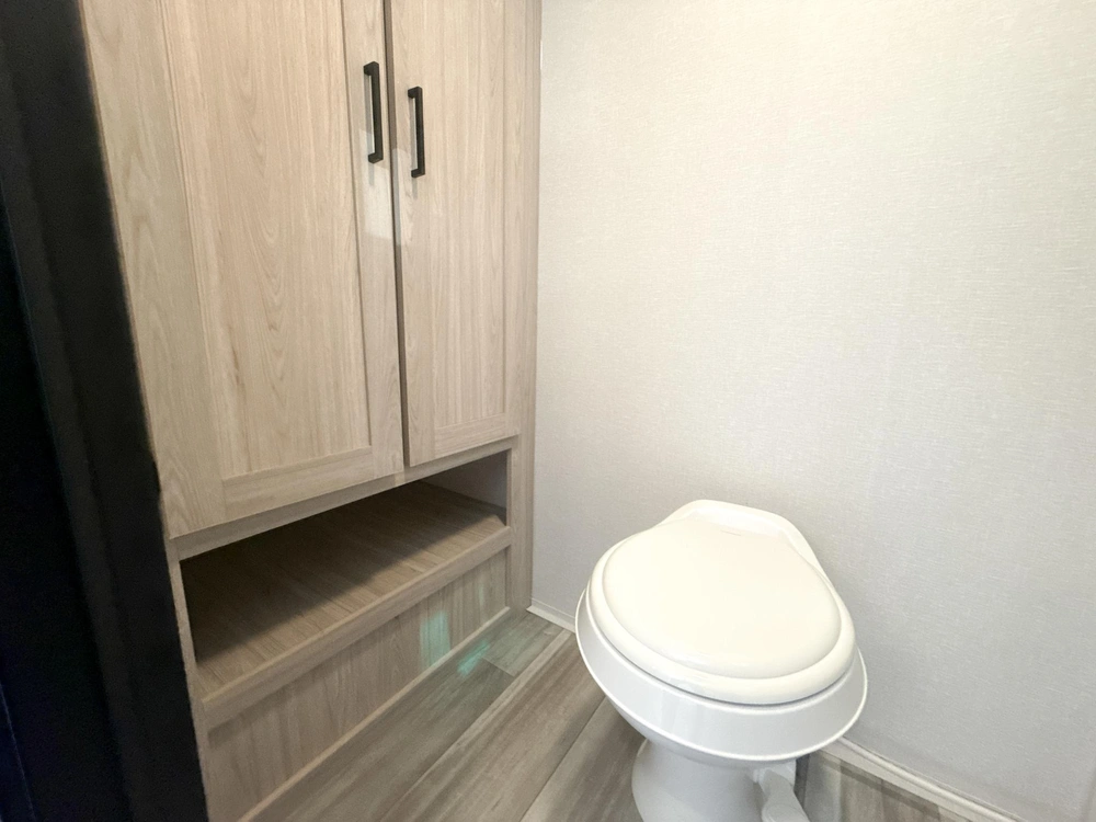 2025 Avenir Avenir A17rb alt