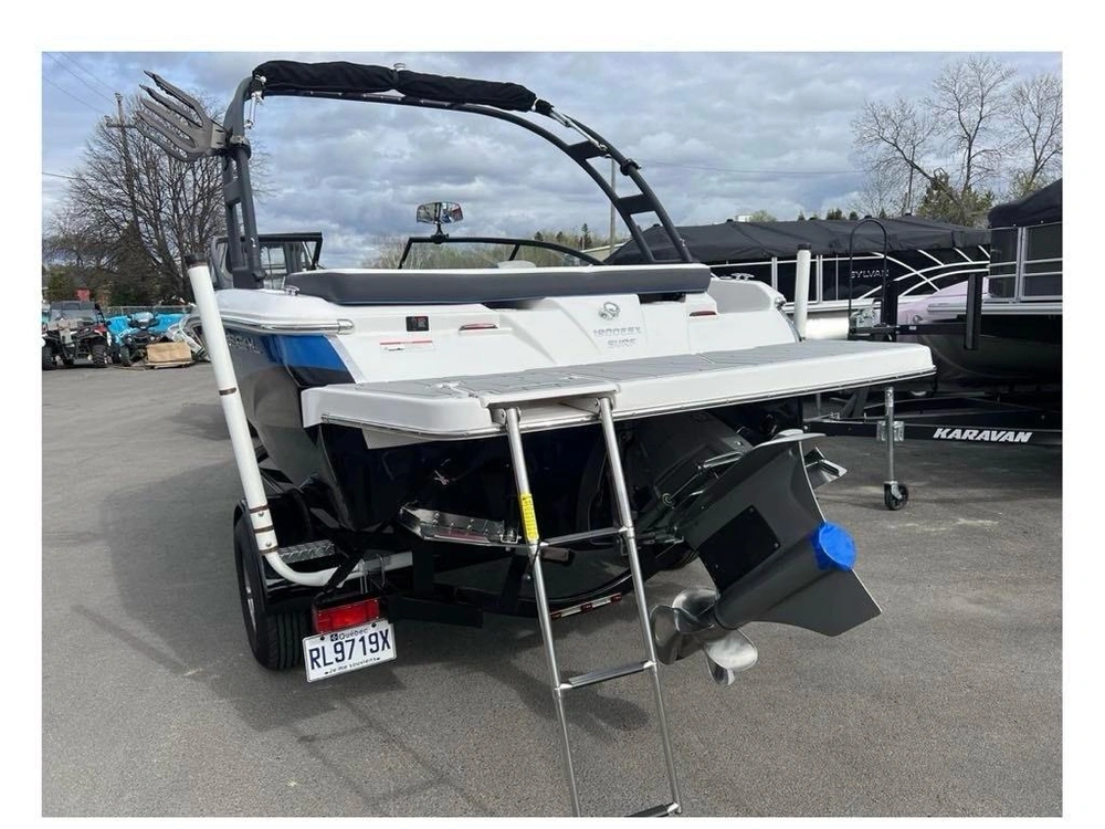 2019 Regal Regal Surf 19 Pieds alt