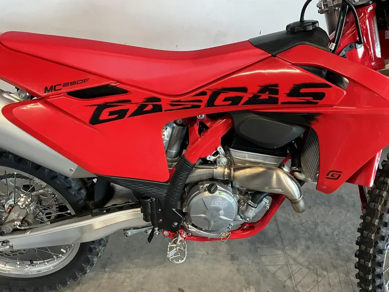 2025 GASGAS MC 250F thumbnail 5