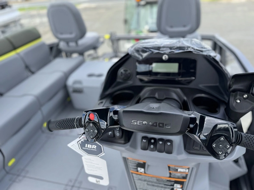 2025 Sea-doo Switch Fish 18' 170 Hp alt