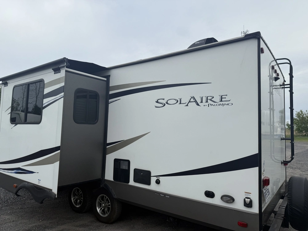 Palomino Solaire 240bhs 2019 alt