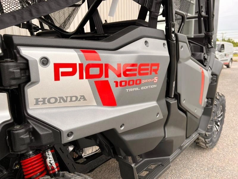 2025 Honda Pioneer 1000 - 5p Trail Édition Spéciale alt