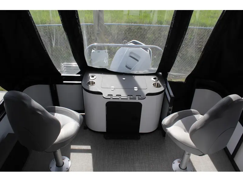 Avalon 2385 Venture 85 RF (Rear Fish) 2025