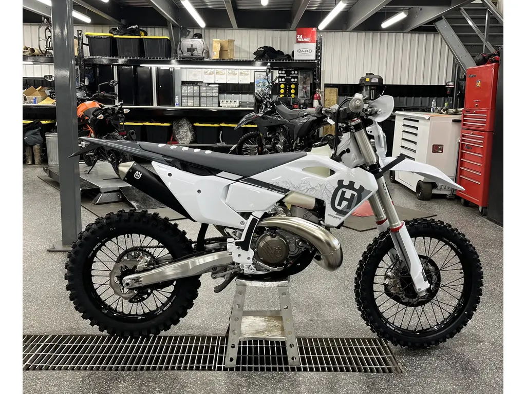 2025 Husqvarna TE 300 PRO 