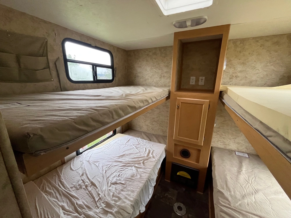 2008 Pilgrim 31fpbhss alt