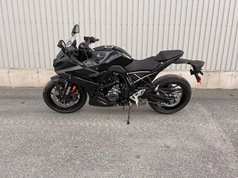 2025 Suzuki GSX-8R