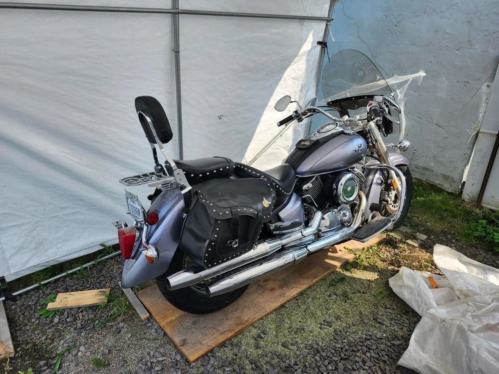 Yamaha Vstar 1100 2003 alt