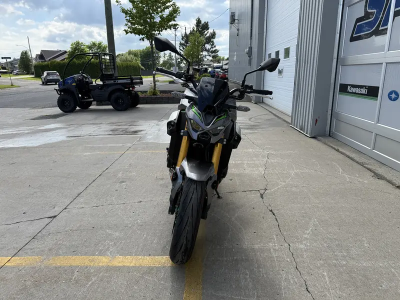 2025 Kawasaki Z900 SE thumbnail 4