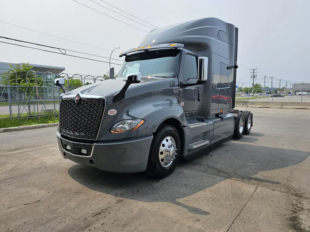International 2025LT625