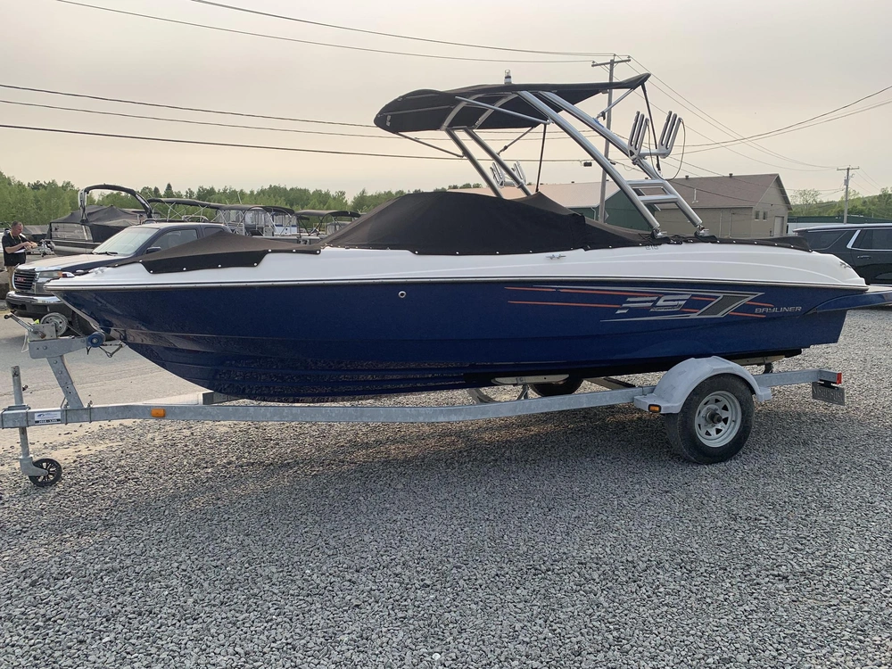 2015 Bayliner Flight Serie 215 alt