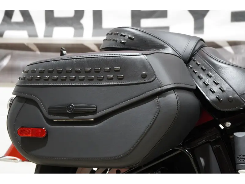 2025 Harley-Davidson FLHC HERITAGE CLASSIC