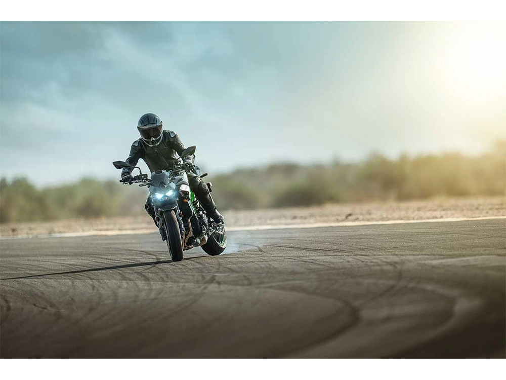 Kawasaki Z900 2025 alt