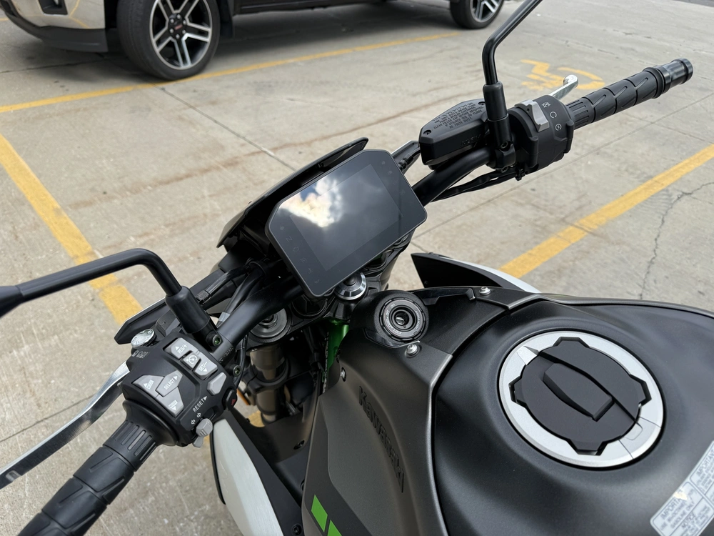 2025 Kawasaki Z900 Abs alt
