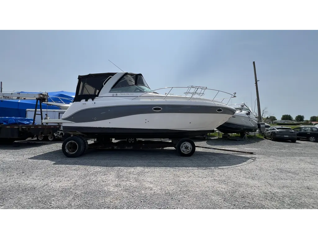 2005 Rinker Fieste Vee 320