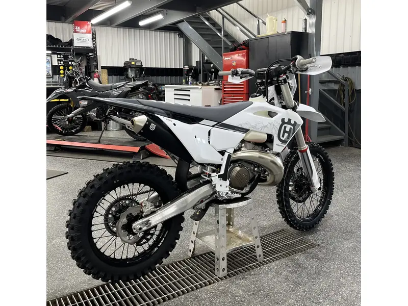 2025 Husqvarna TE 300 PRO
