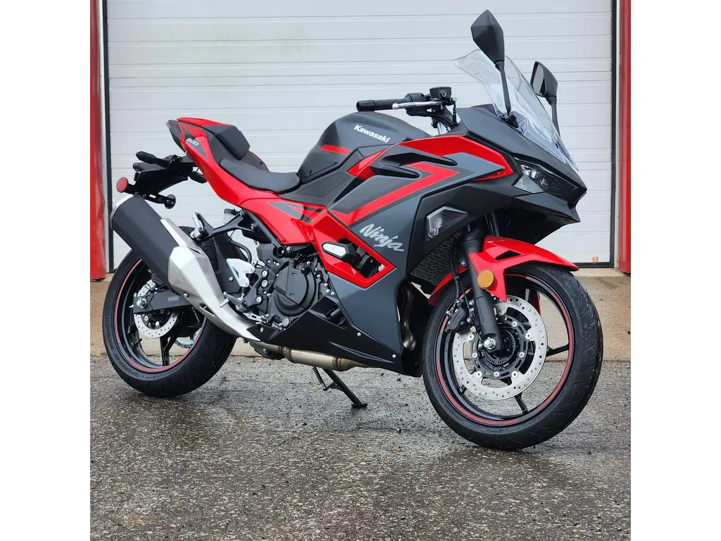 2025 Kawasaki Ninja 500 SE 