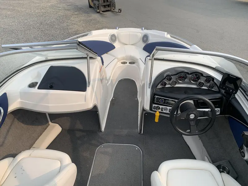 2015 Bayliner FLIGHT SERIE 215 thumbnail 12