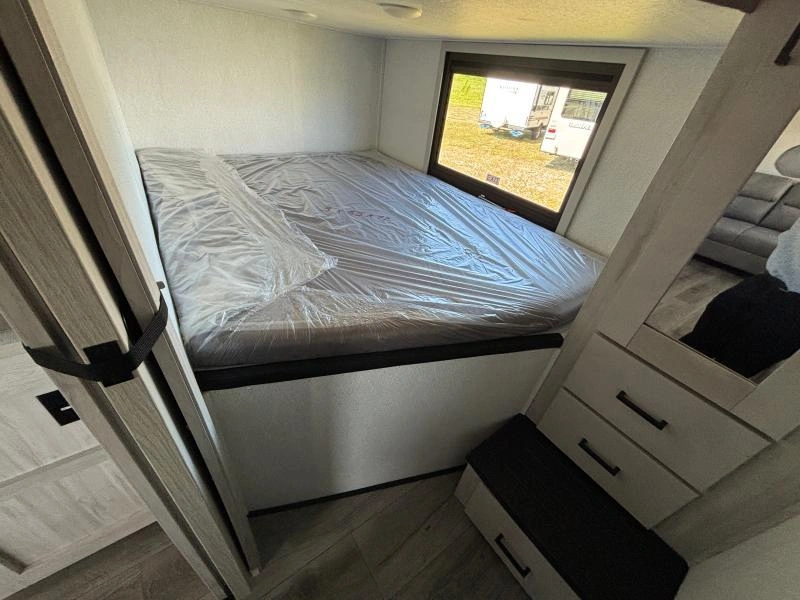 2025 Blackthorn 27 Bh alt