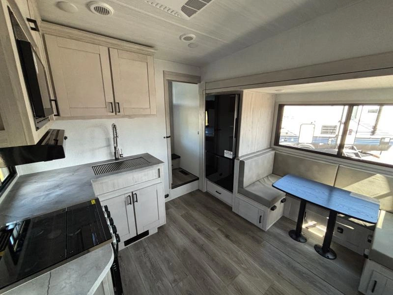 2025 Blackthorn 27 Bh alt