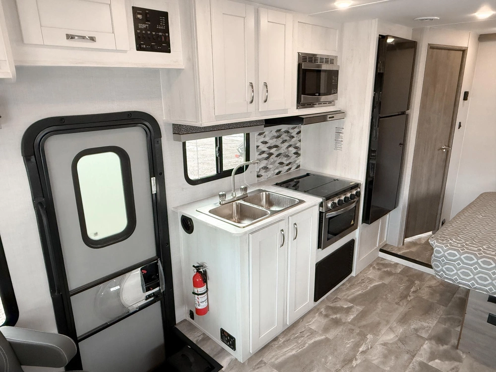 2024 Gulf Stream 6250d Conquest E-450 Super Duty Motorhome alt