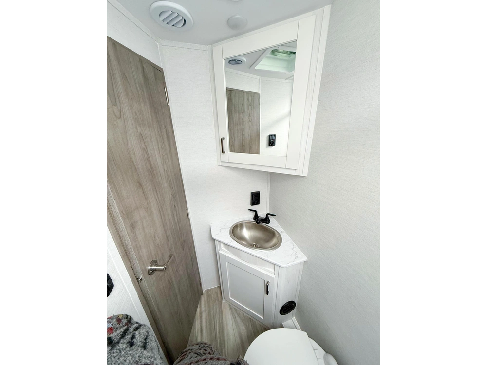 2025 Gulf Stream 6220le Conquest E-350 Super Duty Motorhome alt