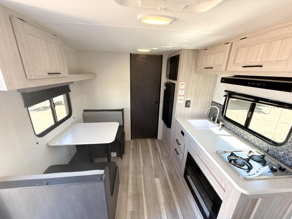 2025 Avenir Avenir A17rb alt