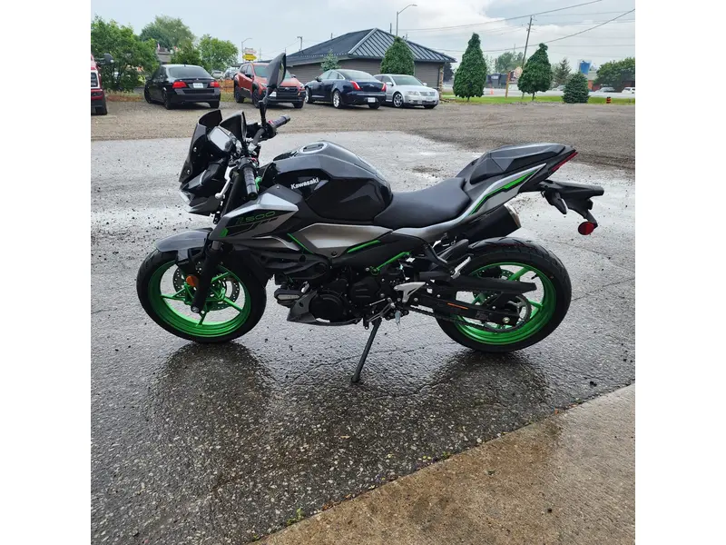2025 Kawasaki Z500 SE