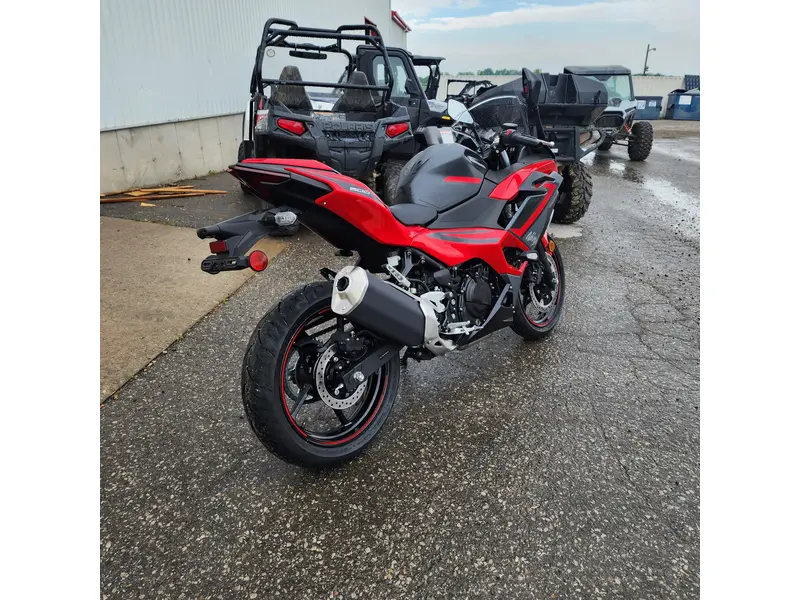 2025 Kawasaki Ninja 500 SE