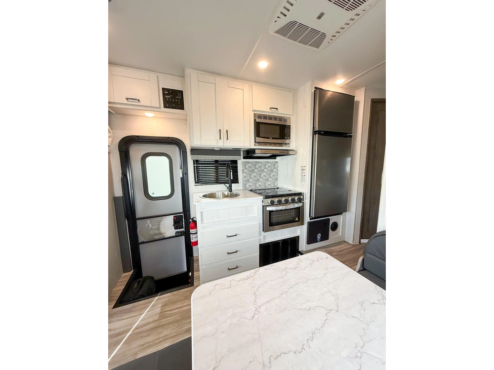 2025 Gulf Stream 6220le Conquest E-350 Super Duty Motorhome alt