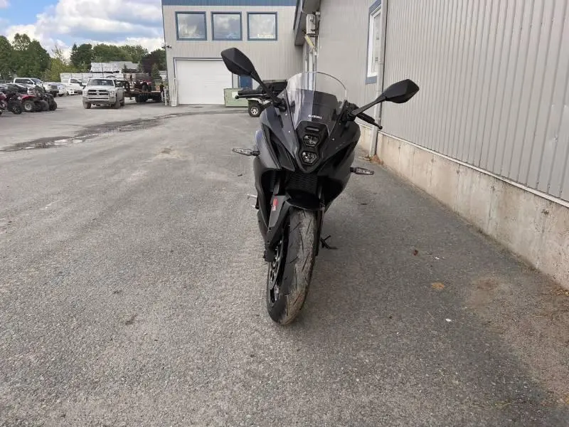 2025 Suzuki GSX-8R